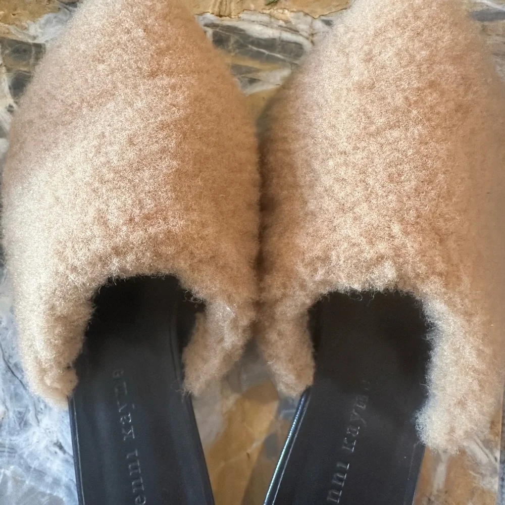 Jenni Kayne Tan Shearling Slides - Picture 2 of 5